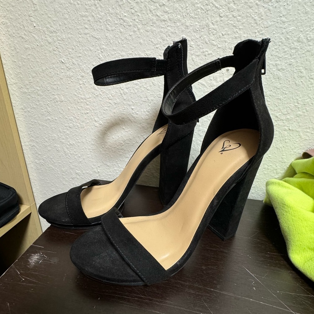 Black Windsor heels
